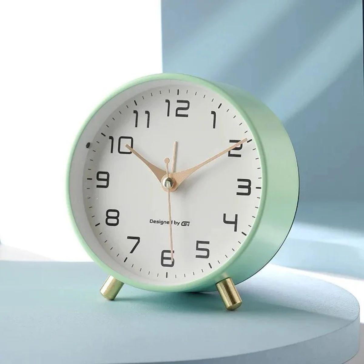 Silent Bedside Analog Clock For Nightstand
