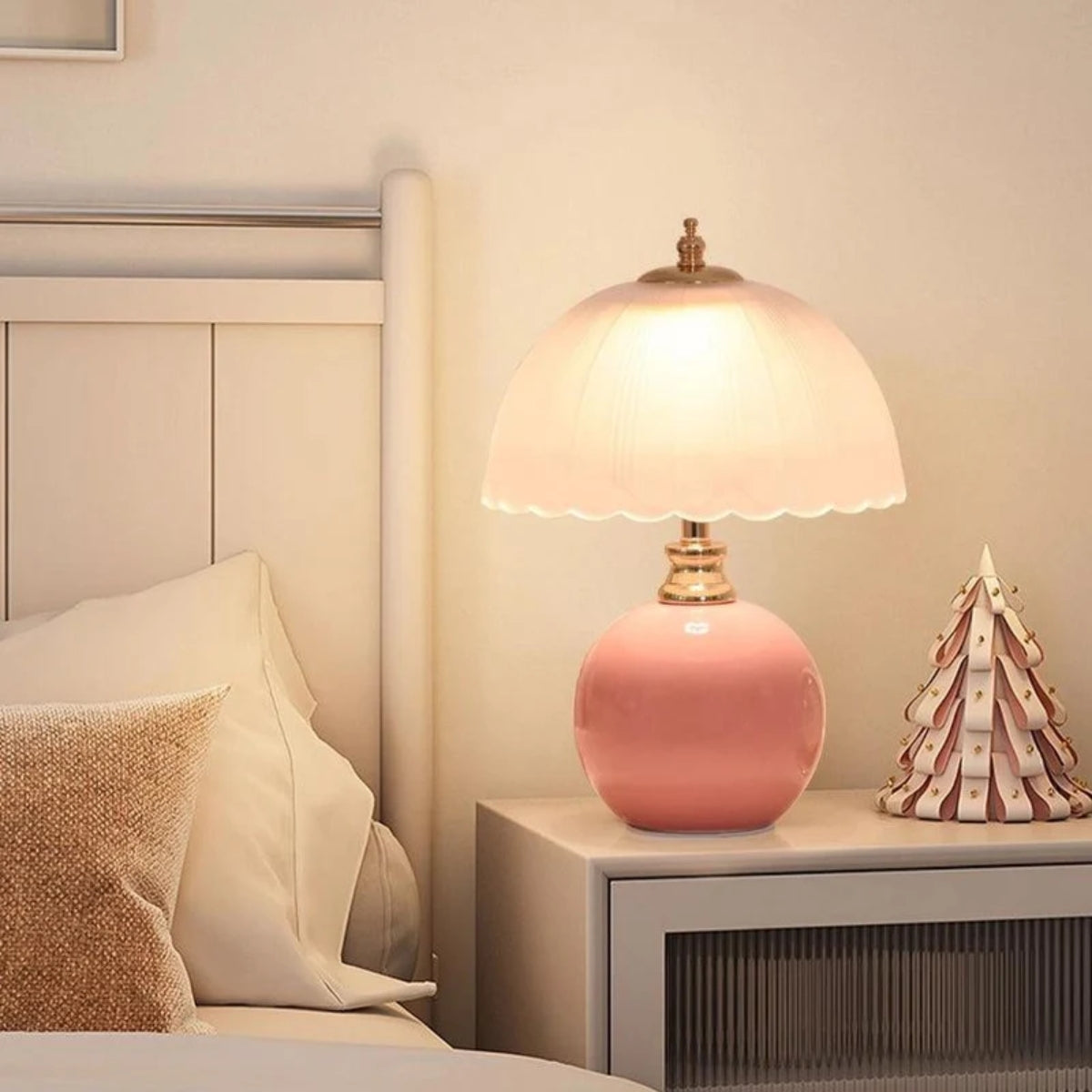 Table Lamp With Spherical Round Base And Scalloped Shade