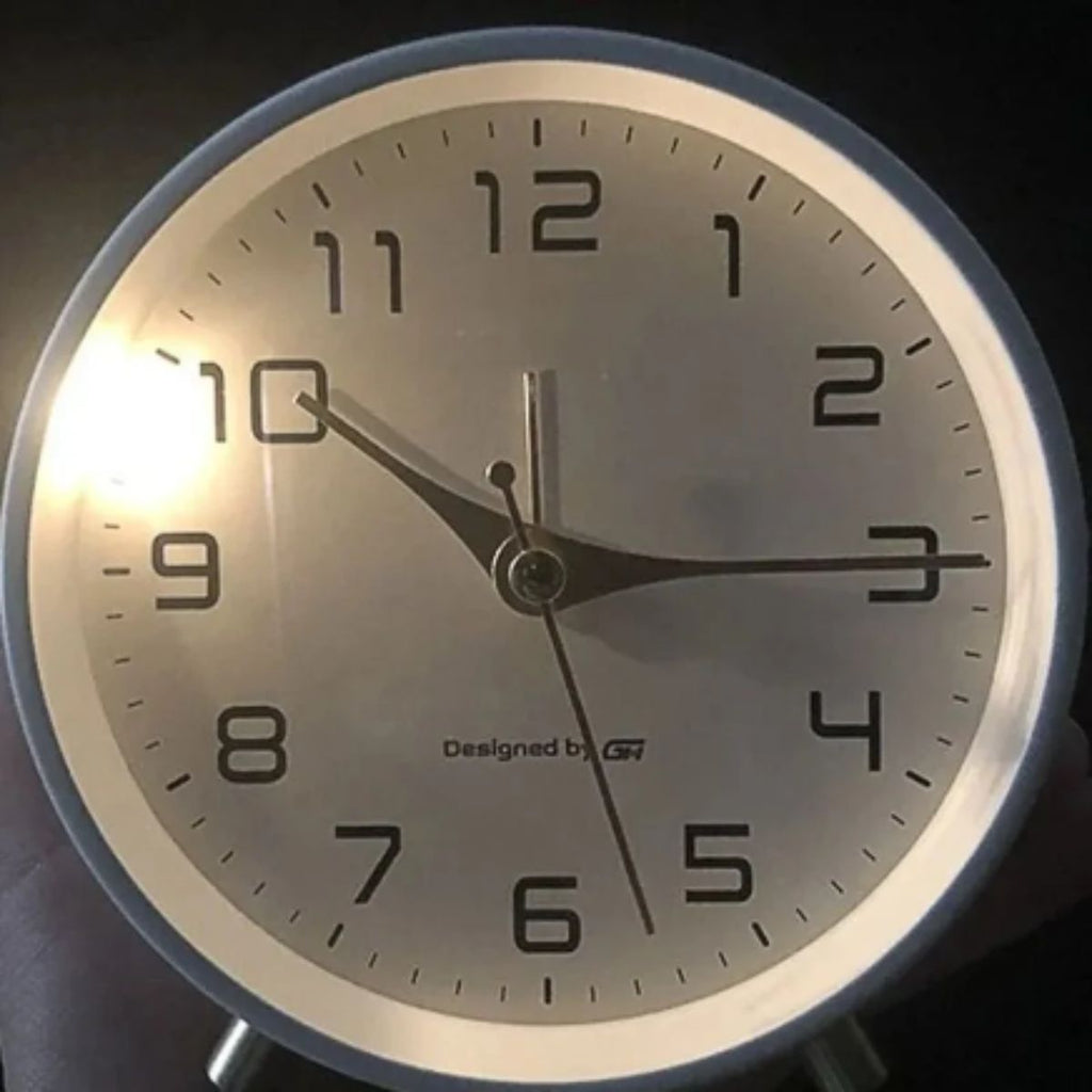 Silent Bedside Analog Clock For Nightstand