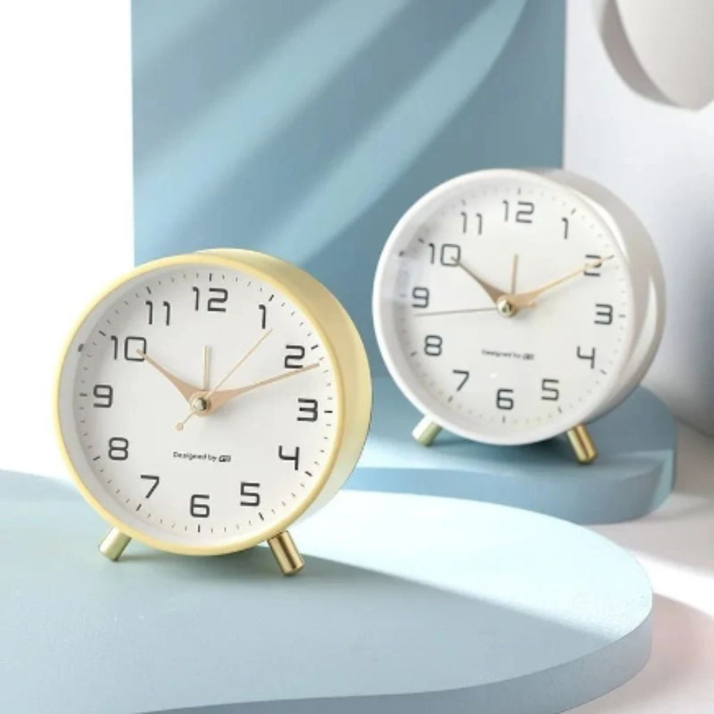 Silent Bedside Analog Clock For Nightstand