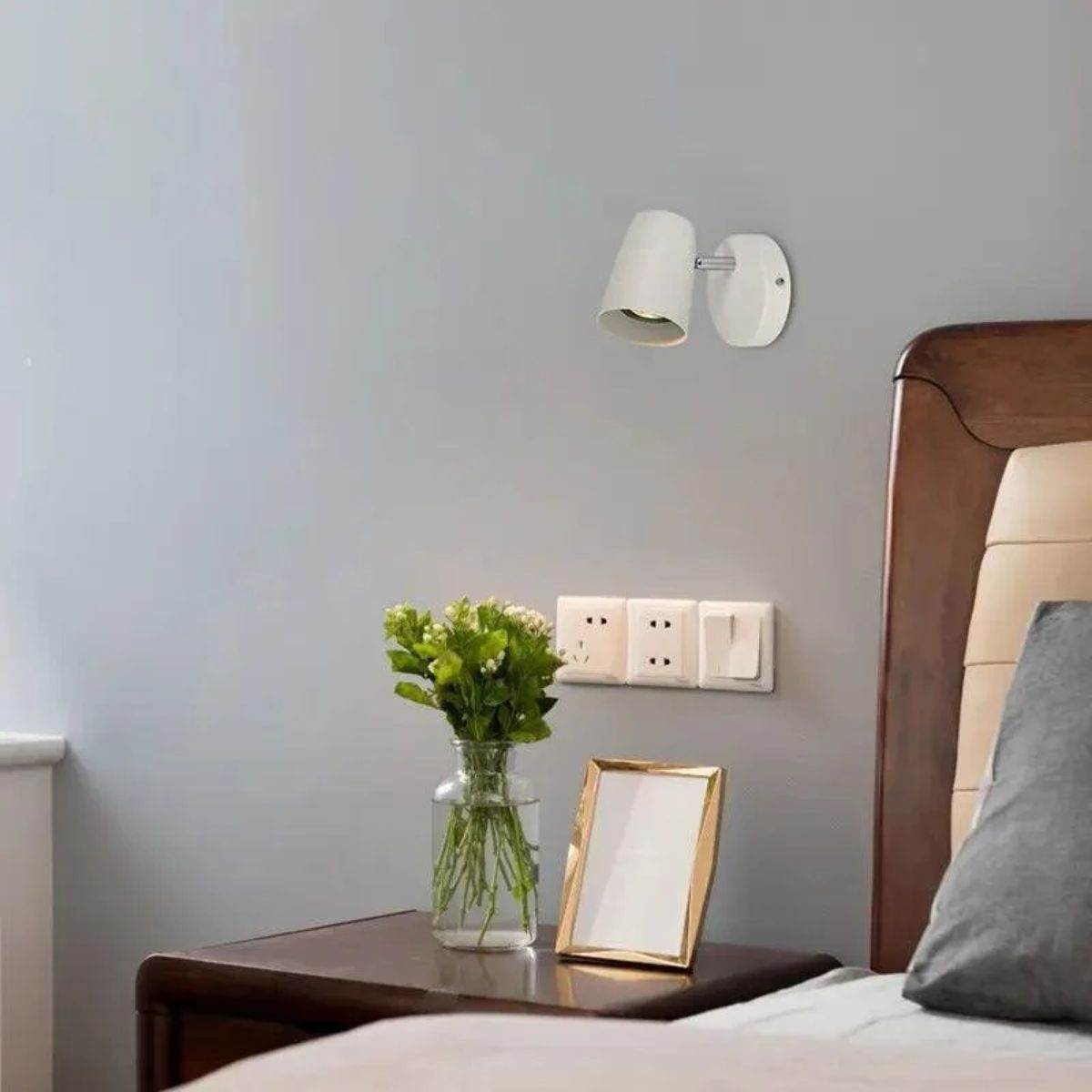 Adjustable Nordic Bedside Wall Sconce Light Fixture With Adjustable Spotlight Head