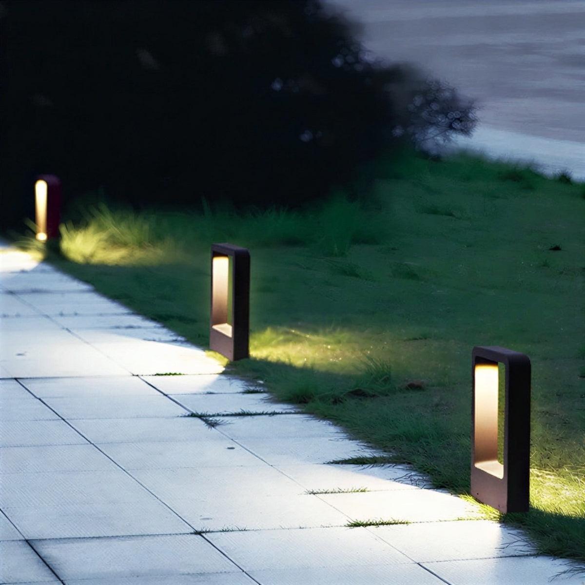 Modern Rectangular Solar Outdoor Pathway Light With Automatic Dusk-To-Dawn Sensor