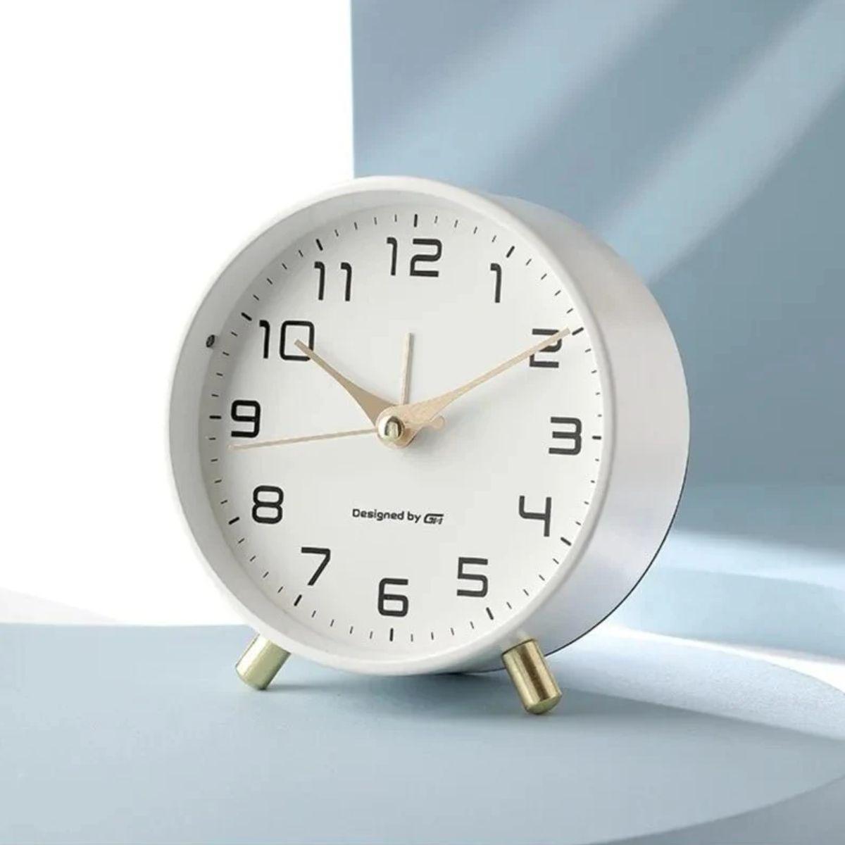 Silent Bedside Analog Clock For Nightstand