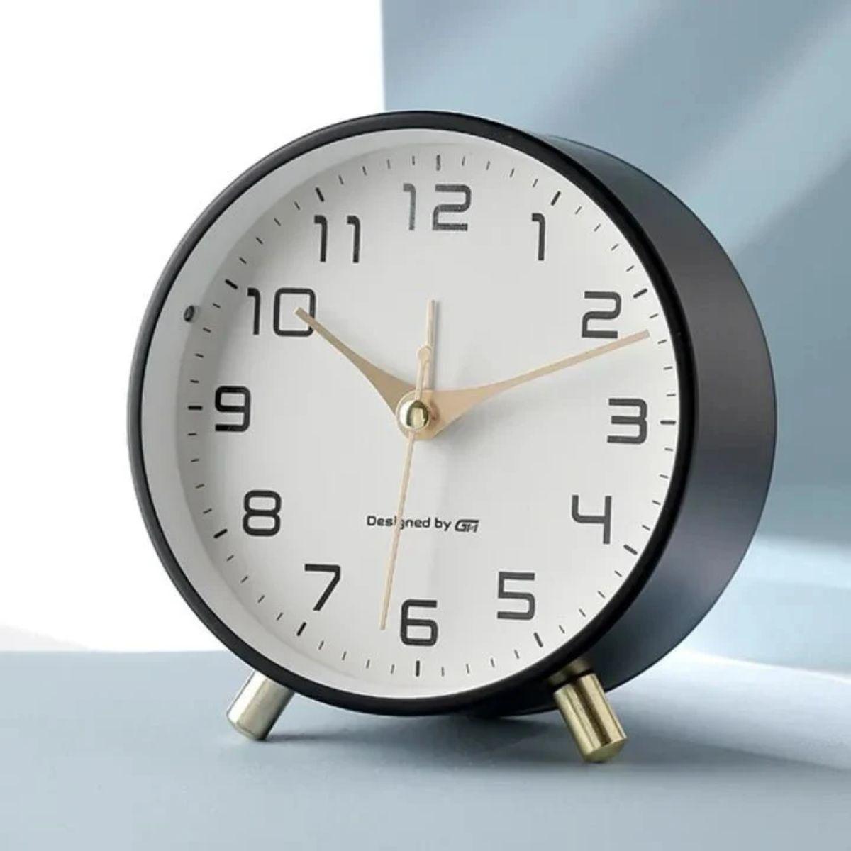 Silent Bedside Analog Clock For Nightstand