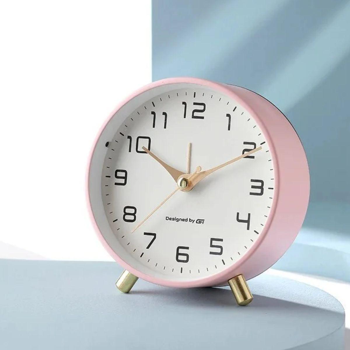 Silent Bedside Analog Clock For Nightstand