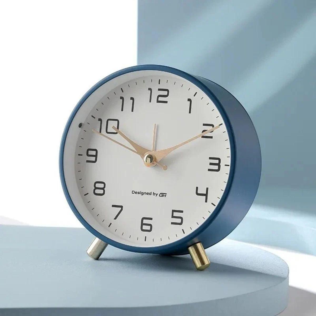 Silent Bedside Analog Clock For Nightstand