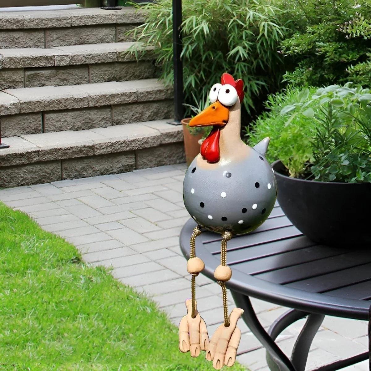 Sitting Farmhouse Chicken Garden Decoration With Expressive Eyes